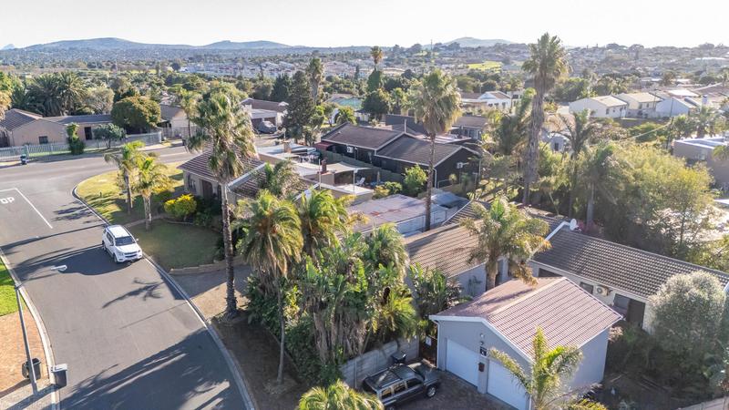 5 Bedroom Property for Sale in Morgenster Heights Western Cape